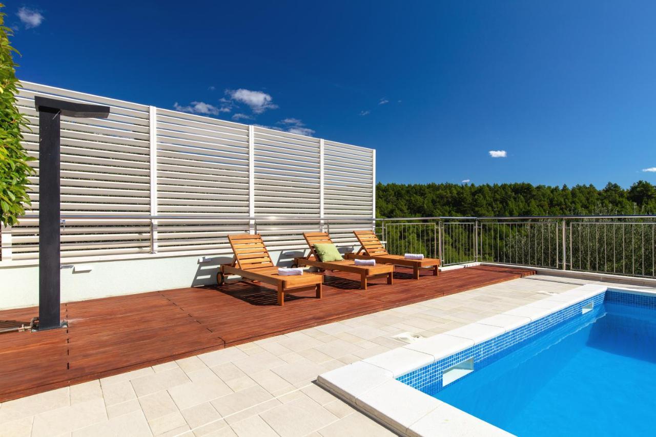 Luxury Lovric With Private Heated Pool, Jacuzzi, Sauna&private Tavern * Tugare